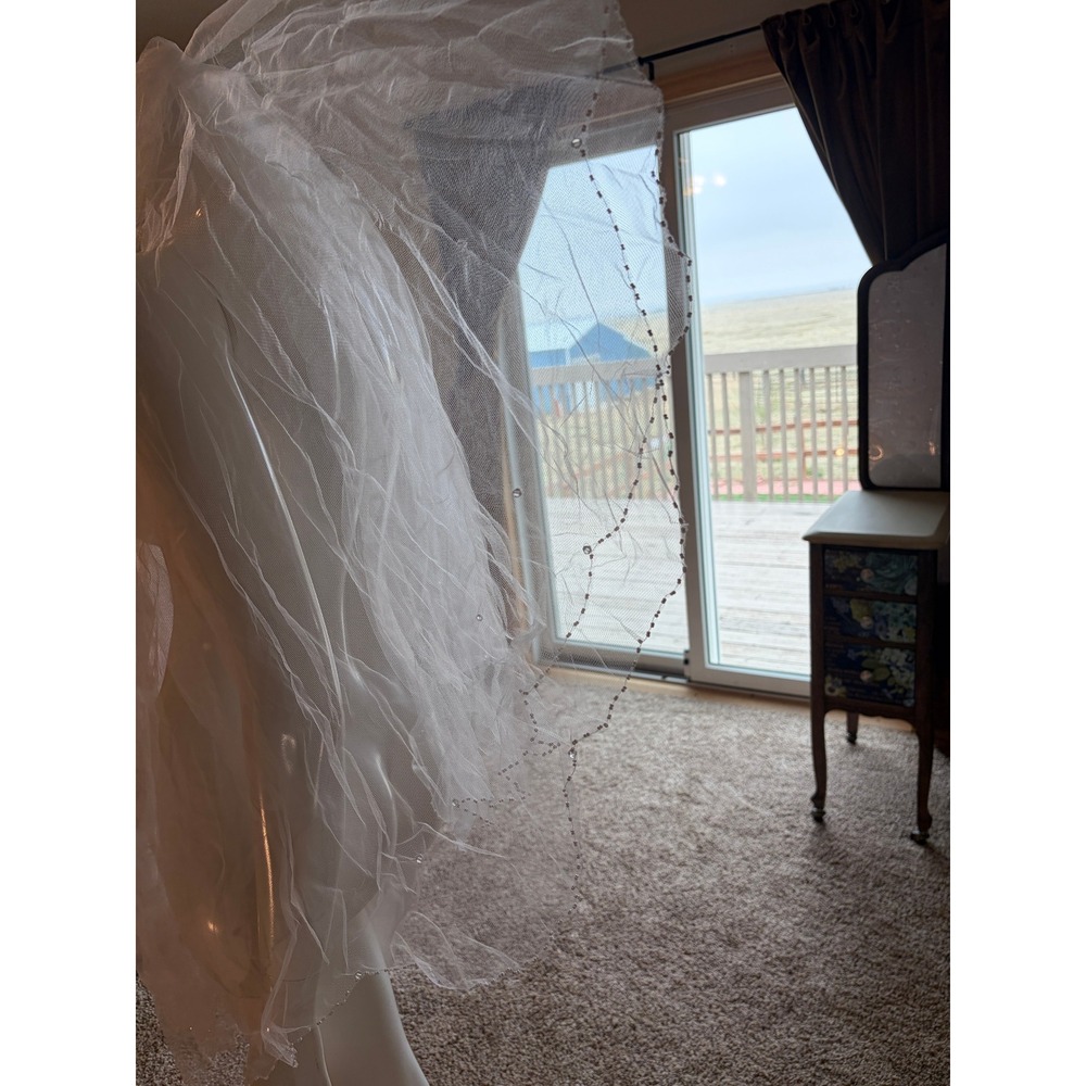 White Two Tier Beaded Scalloped Edge Bridal Veil Waist Length Pearl Trim 34in - Picture 5 of 14
